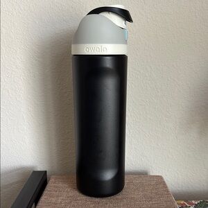Owala Black Freesip 24oz